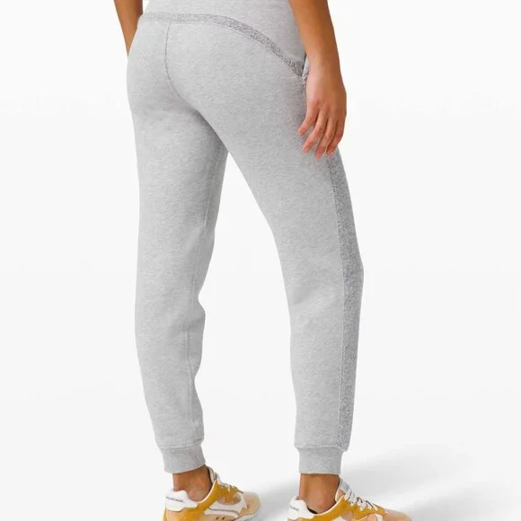 Lululemon Scuba Jogger *Sherpa Stripe Heathered Core Light Grey Size 4 - Picture 2 of 4